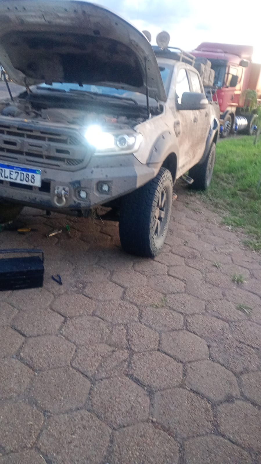 Picape socorrida na estrada