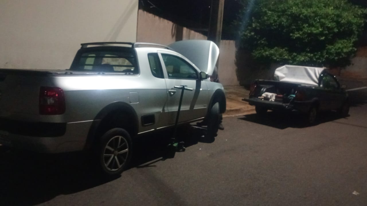 Suspensão e pneu na madrugada